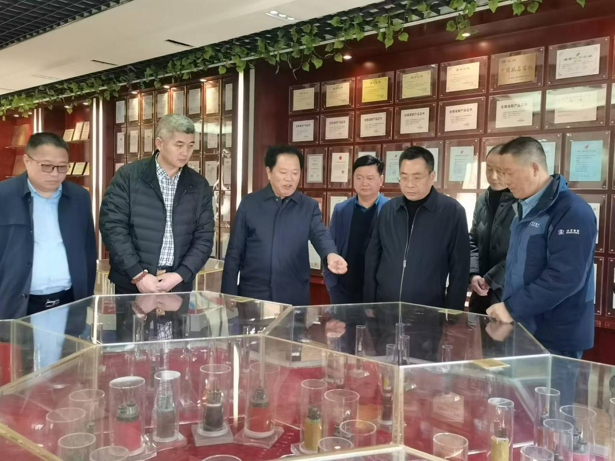 張傳厚會長一行蒞臨華宇電纜集團(tuán)考察調(diào)研