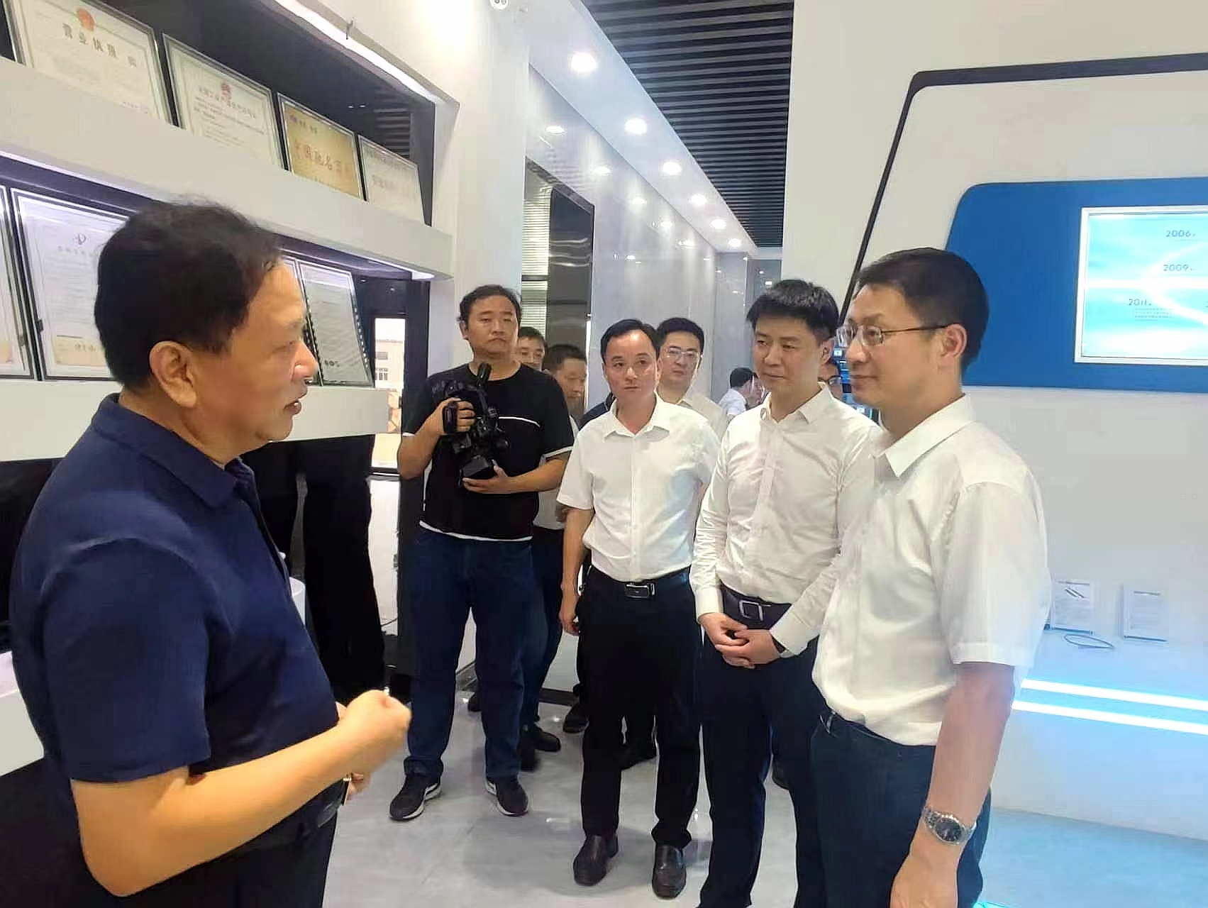 蕪湖市委副書記、代市長徐志調(diào)研華宇電纜集團(tuán)