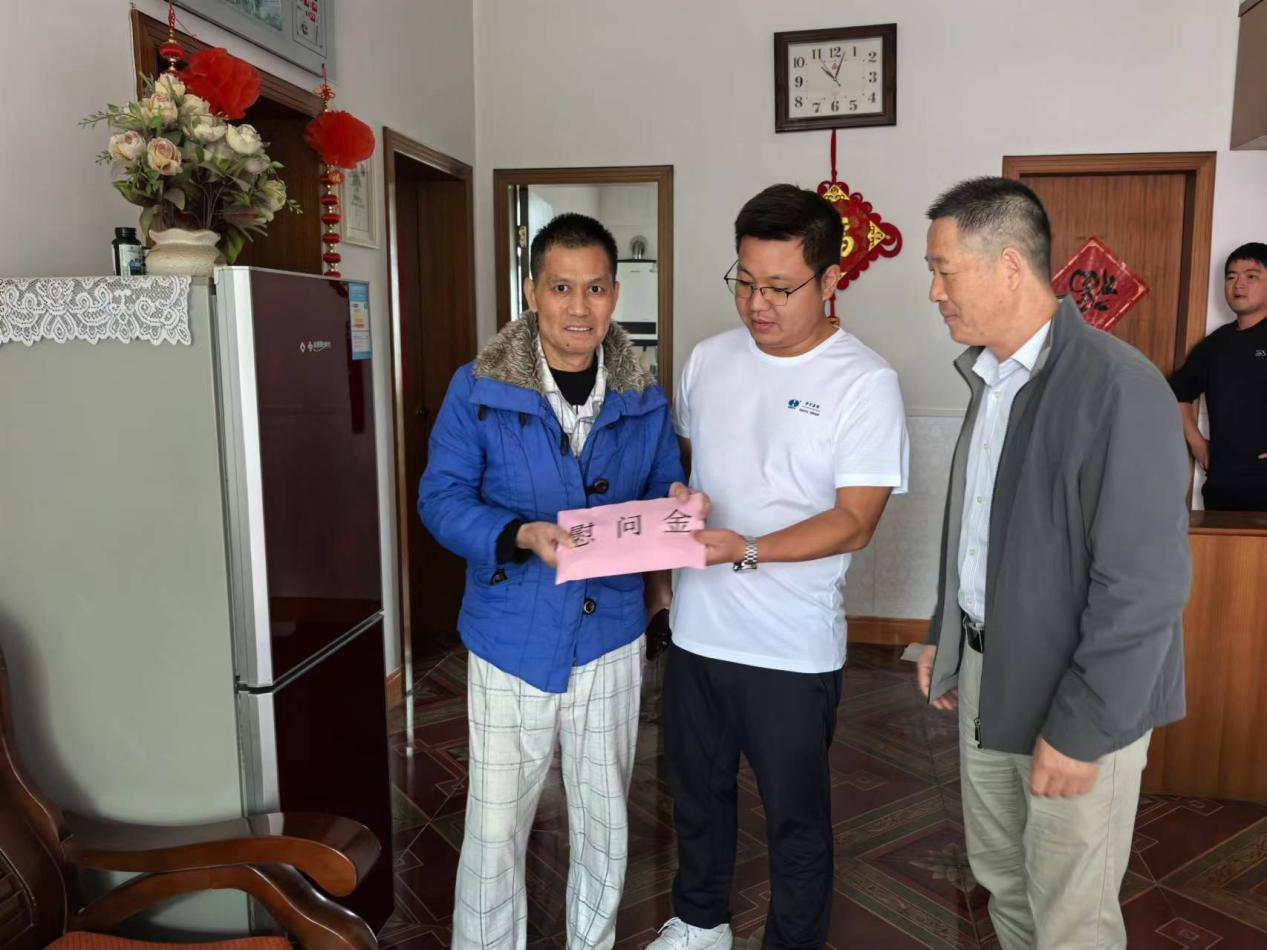 心系患病職工，傳遞工會真情——公司工會開展慰問困難職工活動